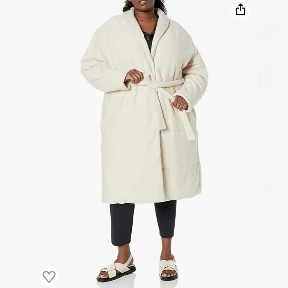 Women's Cotton Padded Home Coat, Ivory, 3X. Amazon Essentials. Cozy & Chic - Picture 3 of 7